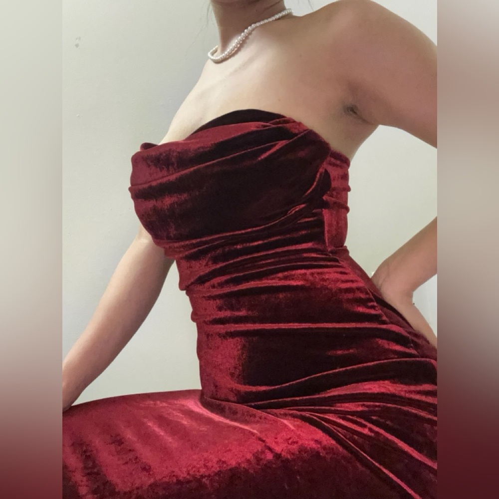 Windsor Strapless Burgundy Velvet Dress
